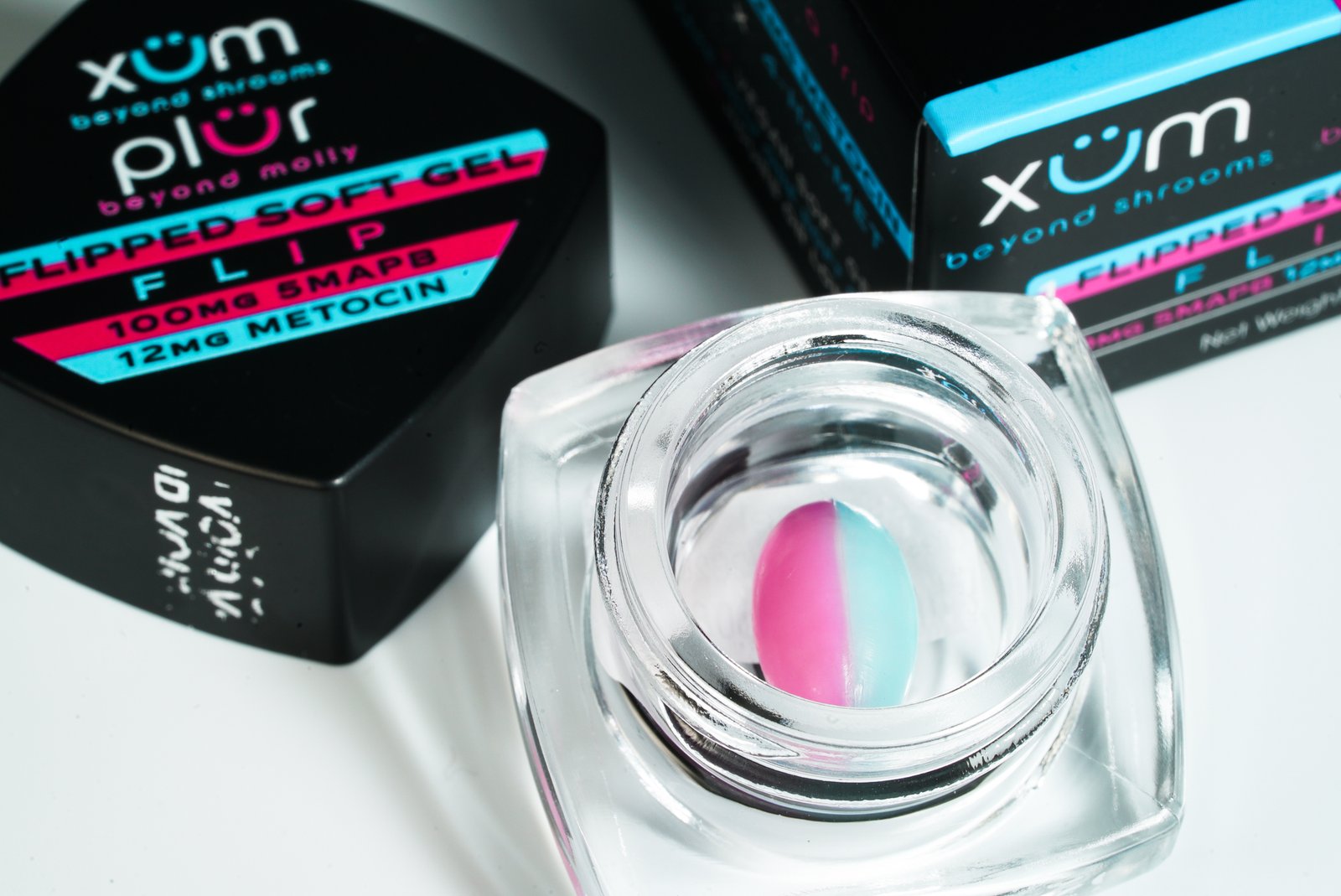 XÜM PLÜR FLIP (1 Soft Gel) EXCLUSIVE PREVIEW
